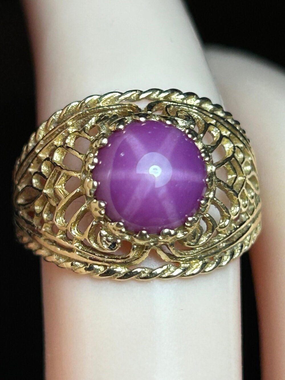 Vintage 14k yellow gold pink star sapphire art deco Victorian design dome ring